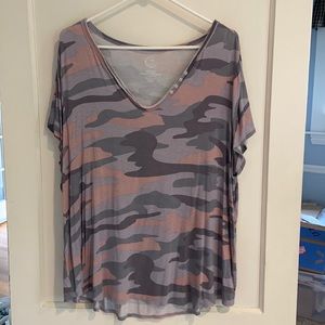 Maurice’s size 2 camo tee
